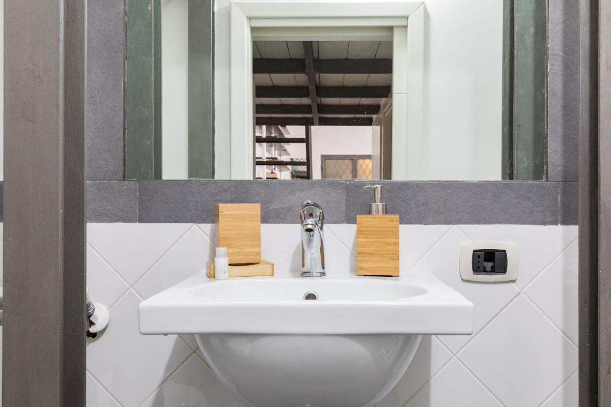 Trevi Fountain Modern Loft Apartment Рим Екстер'єр фото